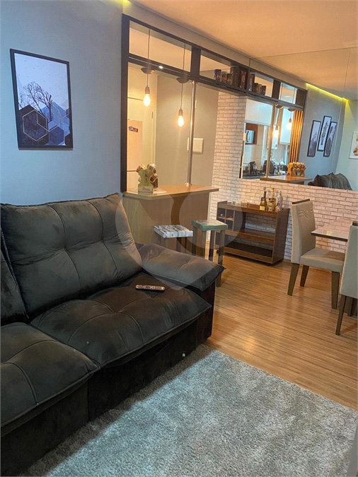 Apartamento à venda com 2 quartos, sendo 1 suíte,  em Jardim Carambeí, São Roque, SP