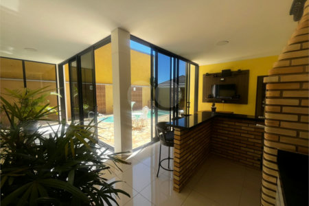 Casa à venda com 4 quartos, sendo 2 suítes, em Vila Nastri, Itapetininga, SP
