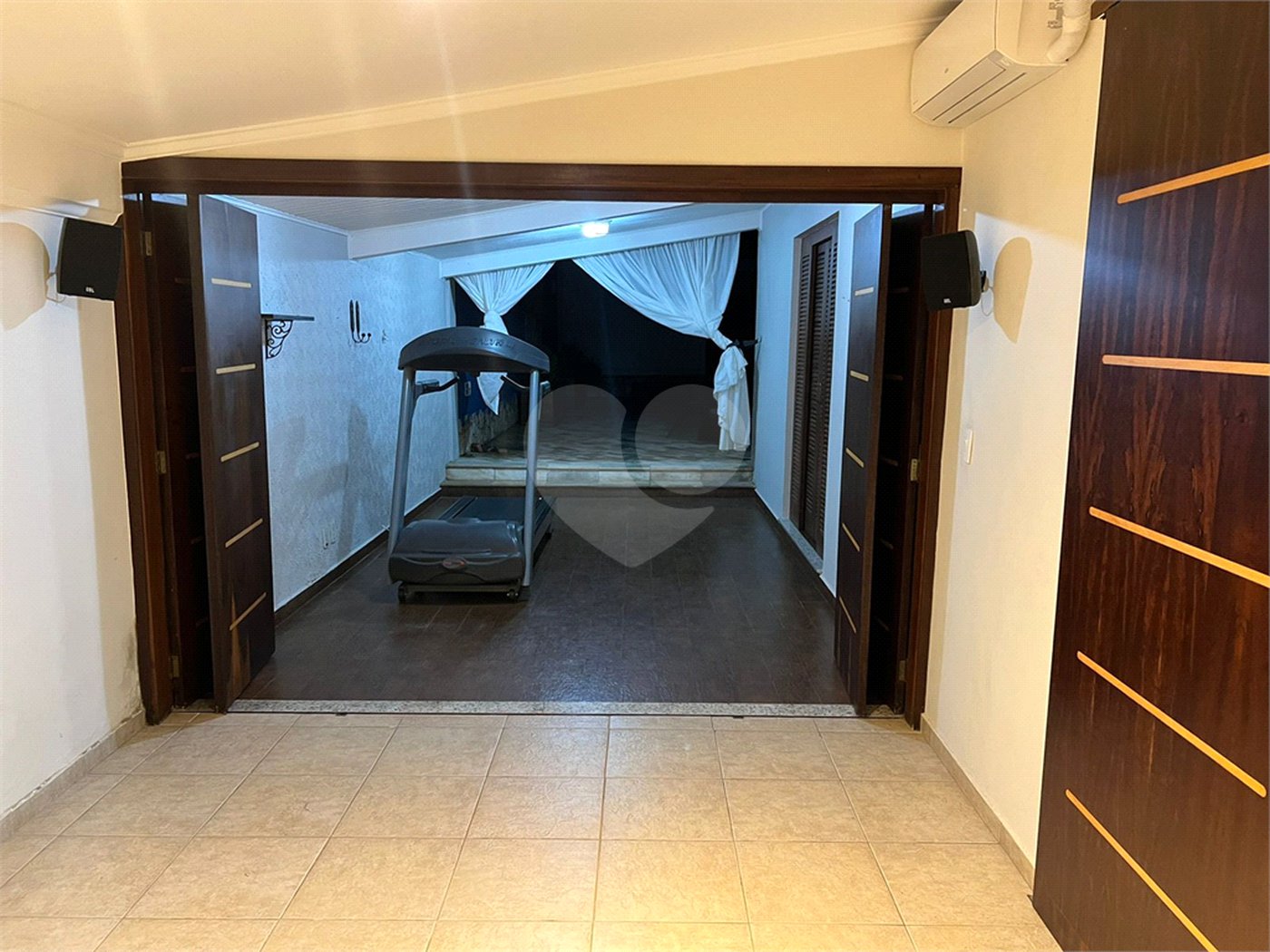 Casa à venda com 2 suítes no condomínio Recanto dos Ipes, Atibaia - SP