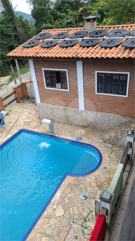 Casa à venda com 4 quartos, sendo 1 suíte, no condomínio Parque Suiça, Caieiras - SP