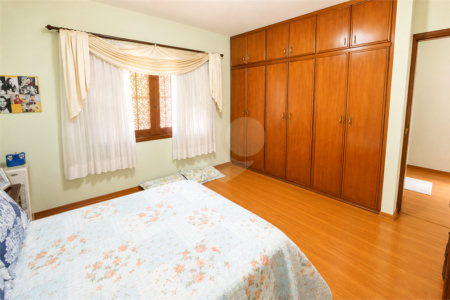 Casa à venda com 3 quartos, sendo 1 suíte, em Santo Amaro, São Paulo, SP