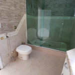 Casa à venda com 4 quartos, sendo 2 suítes, no condomínio Flamboyant, Atibaia - SP