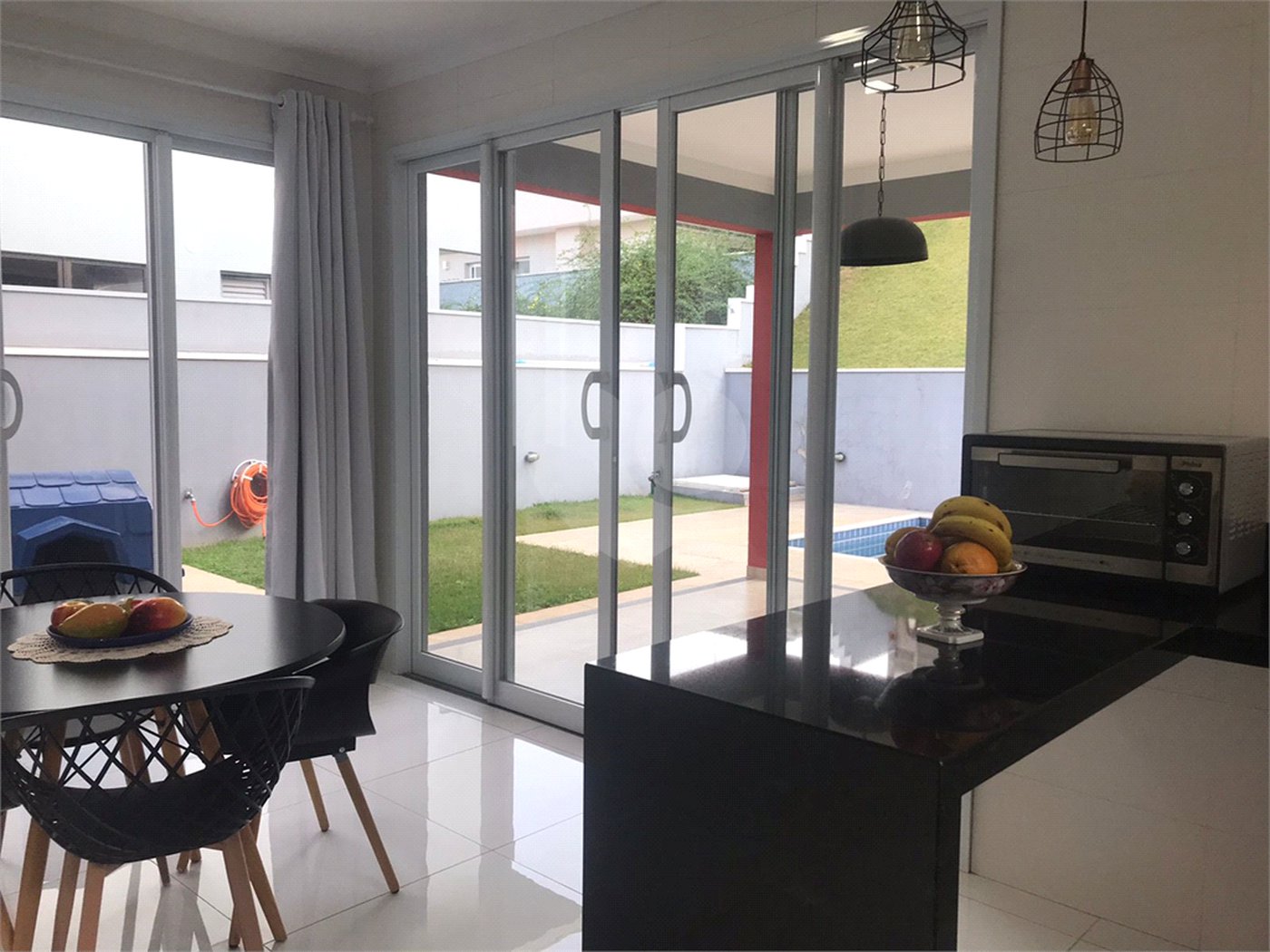 Casa à venda com 3 quartos, sendo 2 suítes,  no condomínio Morada do Bosque, Vinhedo - SP