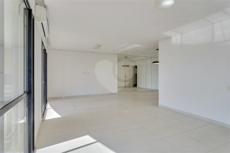 Apartamento à venda com 3 quartos, sendo 1 suíte, em Morumbi, São Paulo, SP