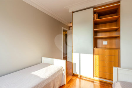 Apartamento à venda com 4 quartos, sendo 3 suítes,  em Real Parque, São Paulo, SP
