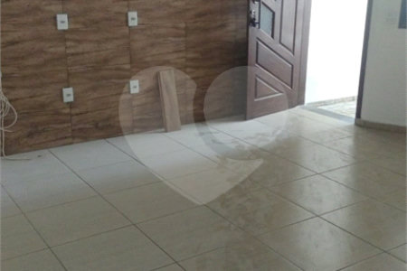 Casa à venda com 2 suítes no condomínio Residencial Rubi, Mogi das Cruzes - SP