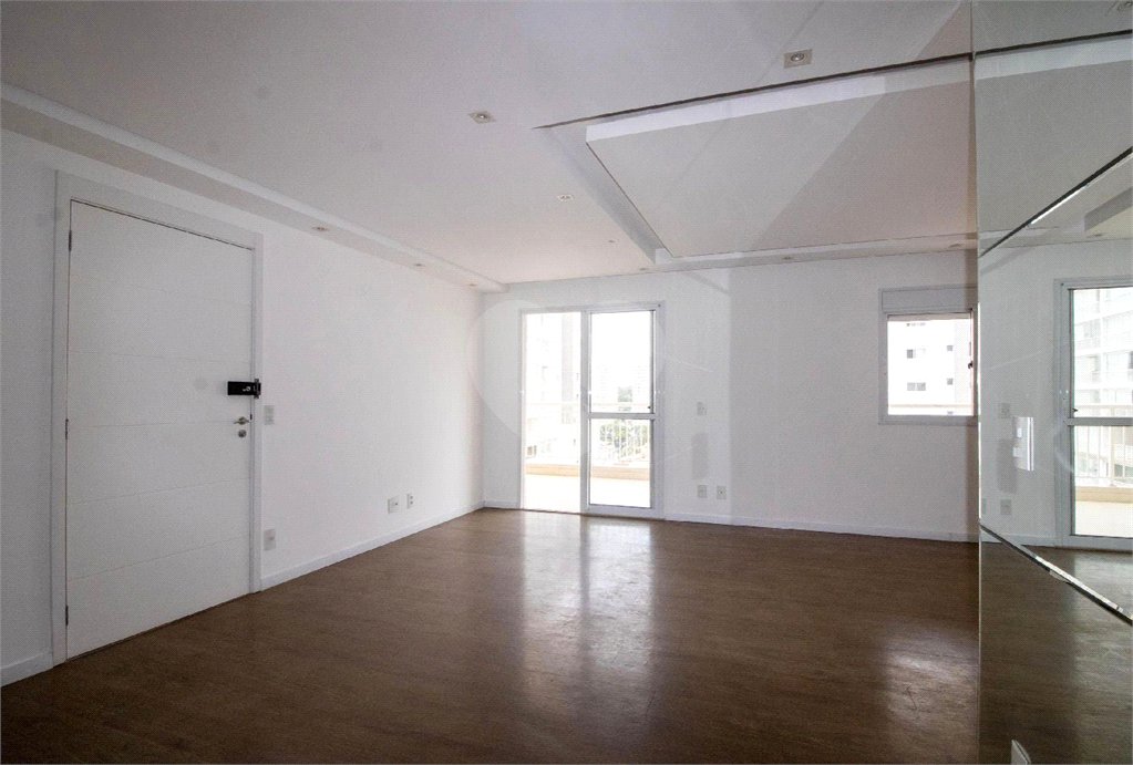 Apartamento à venda ou para alugar com 3 quartos, sendo 1 suíte, em Jardim Vazani, São Paulo, SP