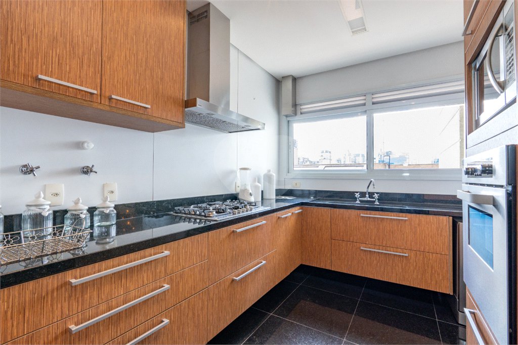 Apartamento à venda com 3 suítes em Vila Nova Conceição, São Paulo, SP