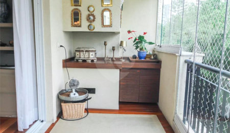 Apartamento à venda com 3 suítes em Real Parque, São Paulo, SP