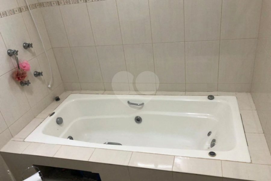 Casa à venda com 3 quartos, sendo 1 suíte, no condomínio Parque Suiça, Caieiras - SP