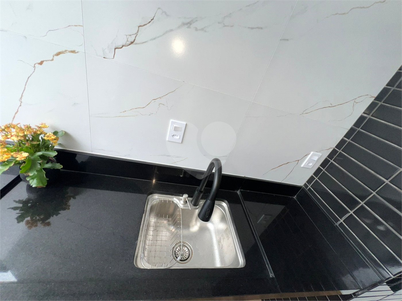 Casa à venda com 3 quartos, sendo 1 suíte, no condomínio Horto Florestal Villagio, Sorocaba - SP
