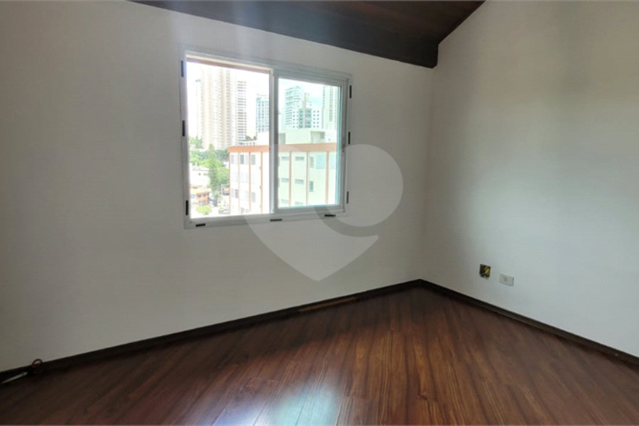 Sobrado à venda com 5 quartos, sendo 1 suíte, em Santana, São Paulo, SP