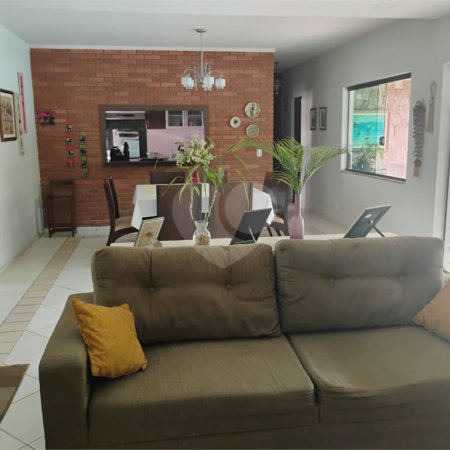 Casa à venda com 3 quartos, sendo 1 suíte,  em Vila Suissa, Mogi das Cruzes, SP