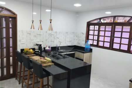Sobrado à venda com 3 quartos, sendo 1 suíte,  em Jardim Varan, Suzano, SP