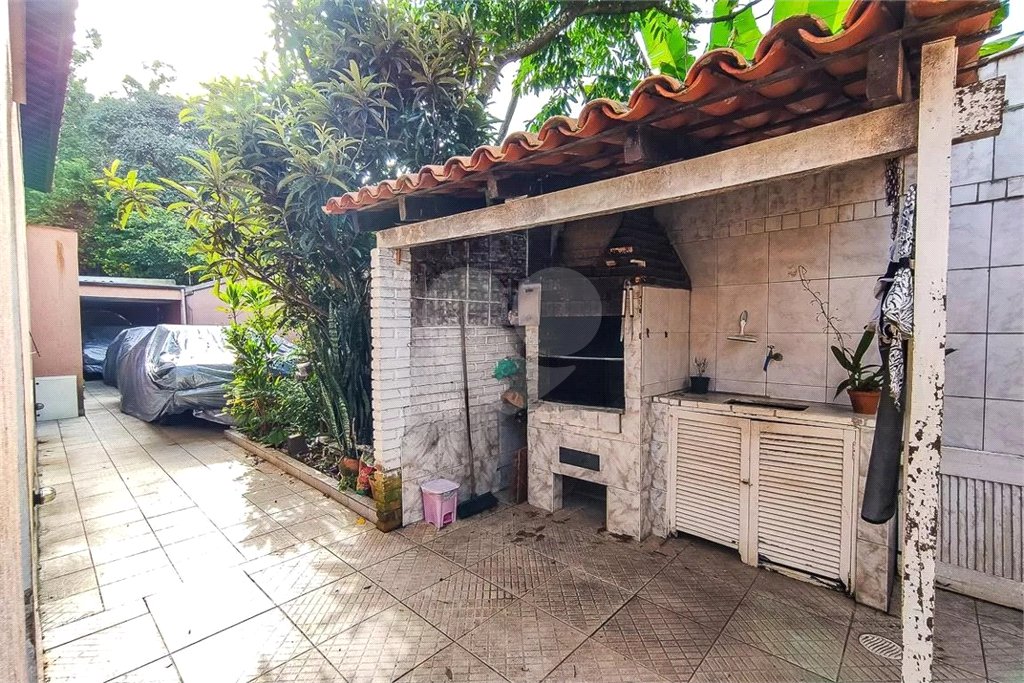 Sobrado à venda com 4 quartos, sendo 2 suítes,  em Jardim Morumbi, São Paulo, SP