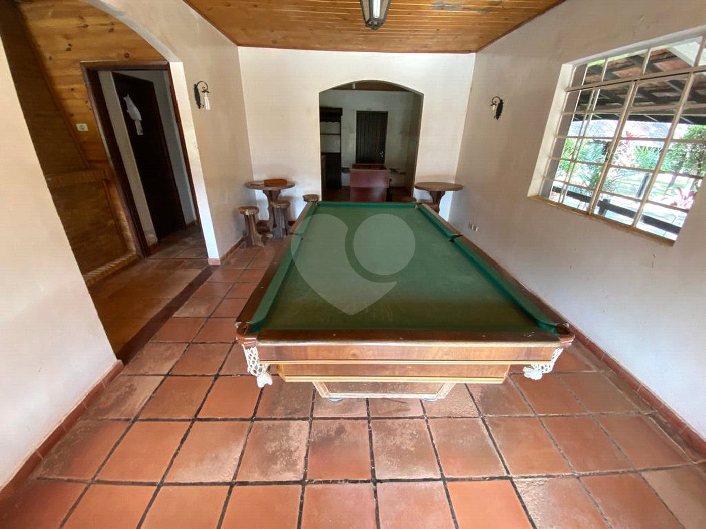 Casa à venda com 5 quartos, sendo 4 suítes, no condomínio Vilarejo Estoril, Mairiporã - SP