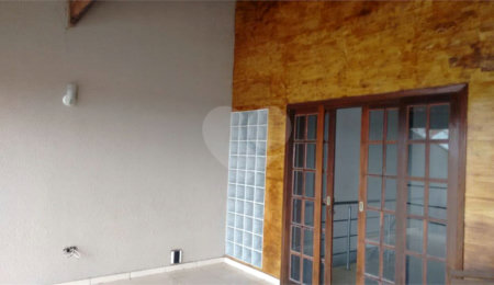 Sobrado à venda com 3 quartos, sendo 1 suíte,  em Jardim Suzano, Suzano, SP