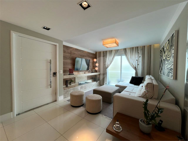 Casa à venda com 4 quartos, sendo 2 suítes,  no condomínio Floradas da Serra, São Paulo - SP