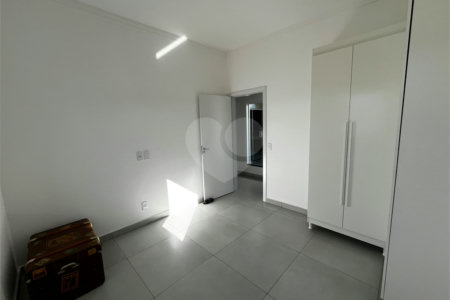 Casa à venda com 3 quartos, sendo 1 suíte, no condomínio Residencial Golden Ville, Itapetininga - SP