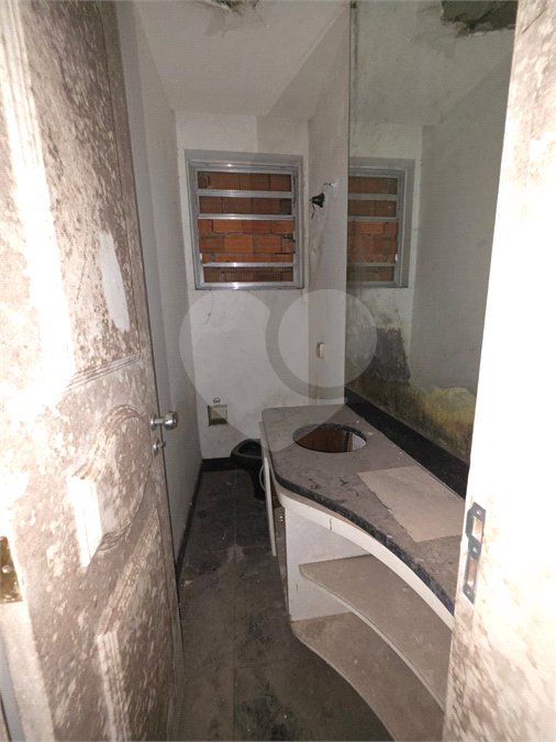Casa à venda com 4 quartos, sendo 1 suíte, em Indianópolis, São Paulo, SP