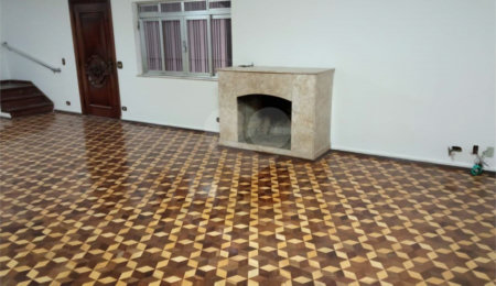 Excelente Sobrado com 04 suítes. Venha fazer uma visita.
