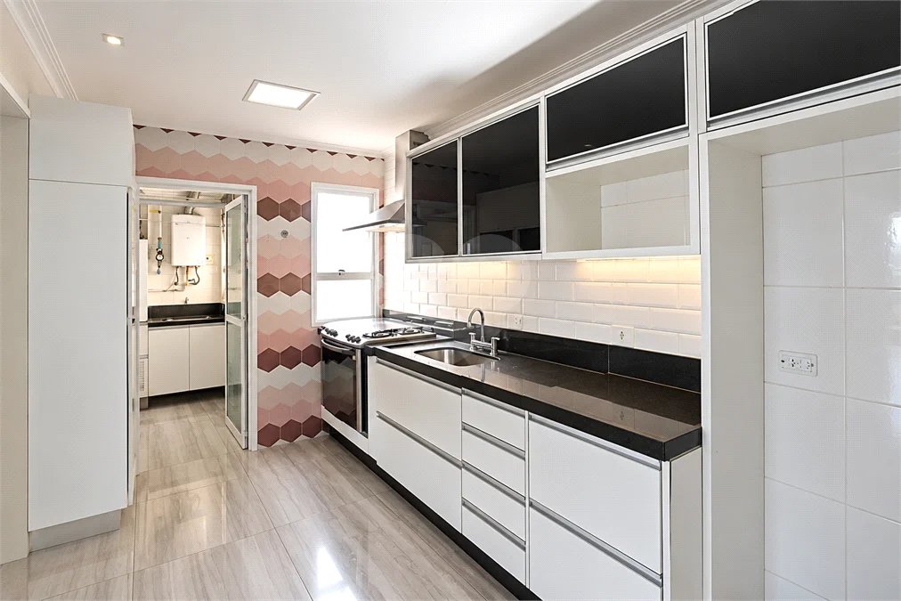 Cobertura de 260 m² em São Bernardo do Campo, com 4 dormitórios, 3 suítes, piscina privativa, espaço gourmet e vista livre. Viva esse privilégio! Agende sua visita e encante-se!