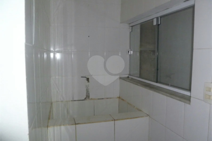 Imóvel Comercial para Venda ou Locação em ótima localização na Rua Palacete das Águias, 300.