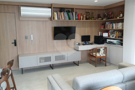 Apartamento a venda na Saúde 2 dormitórios com 2 vagas de garagem demarcadas. Aceita e estuda Permuta.