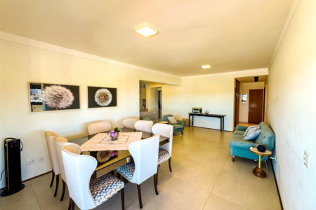 Apartamento à Venda no Centro de São Carlos - com 3 Suítes.