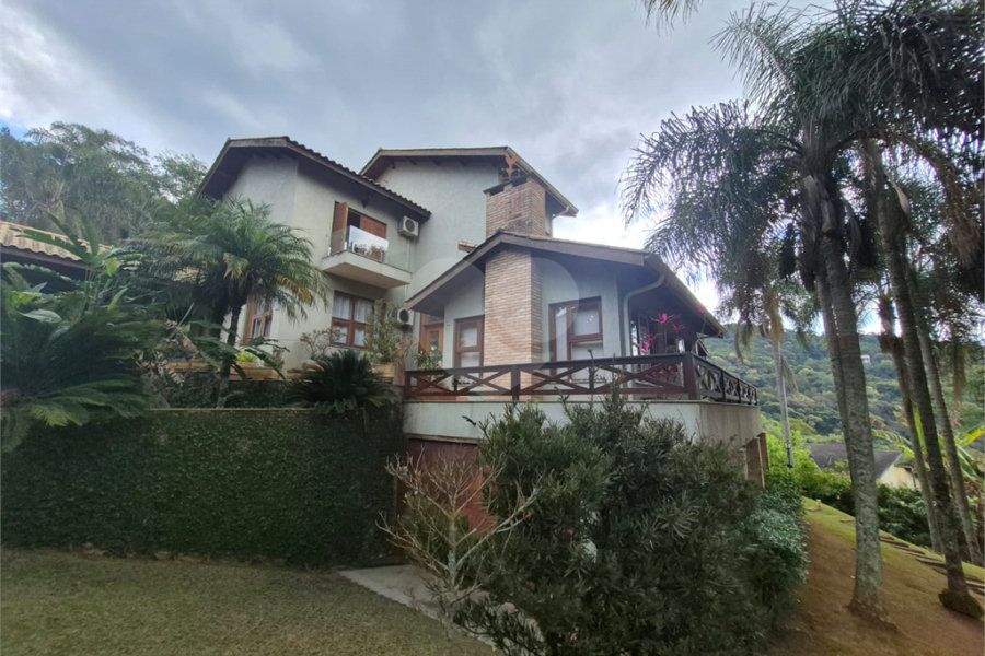 Casa à venda com 3 suítes no condomínio Sausalito, Mairiporã - SP