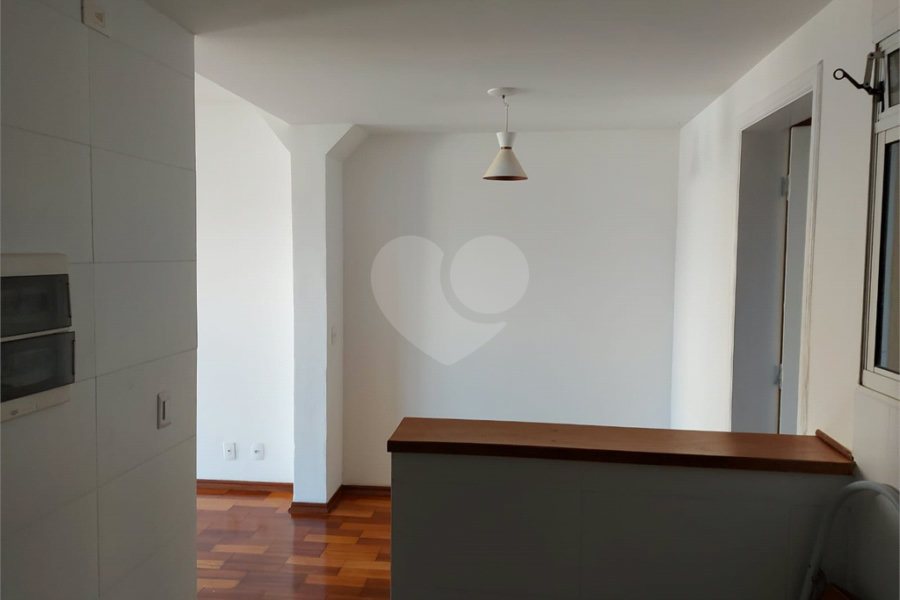 Casa à venda com 3 quartos, sendo 1 suíte, no condomínio Vila das Macieiras, São Paulo - SP