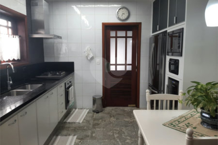 Casa à venda com 4 quartos, sendo 2 suítes,  no condomínio Estância Marambaia, Vinhedo - SP