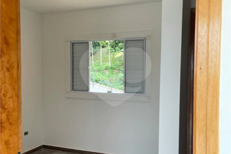 Casa à venda com 3 quartos, sendo 1 suíte, no condomínio Mirante da Mantiqueira, Mairiporã - SP