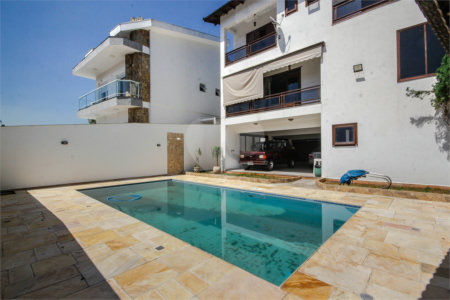 Casa à venda com 4 quartos, sendo 3 suítes, em City América, São Paulo, SP
