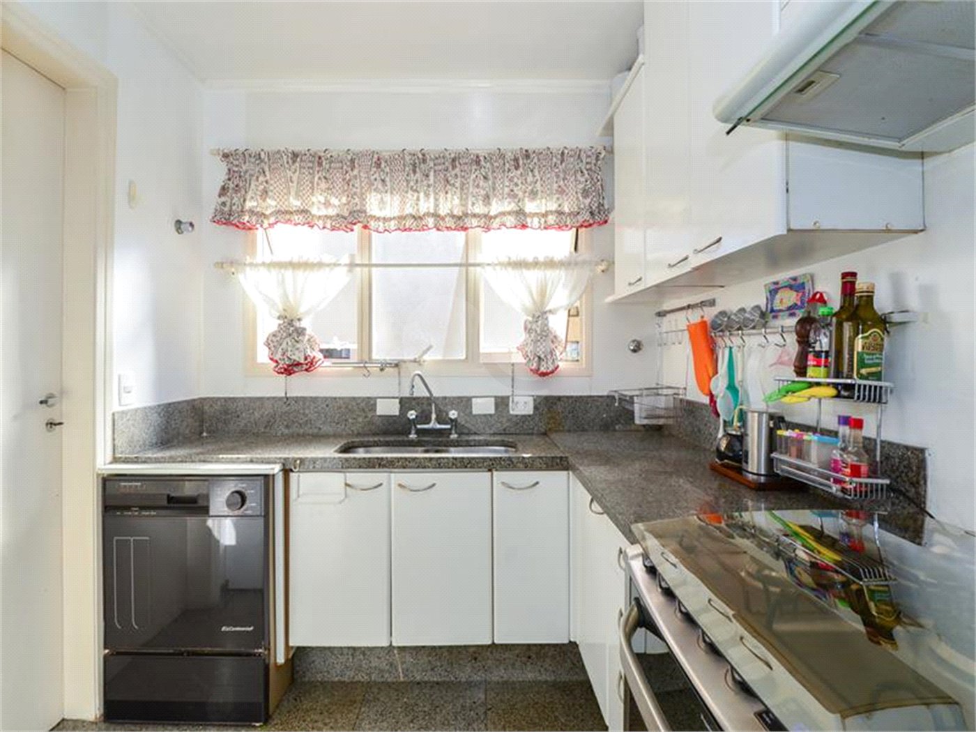 Apartamento à venda com 3 suítes em Vila Suzana, São Paulo, SP