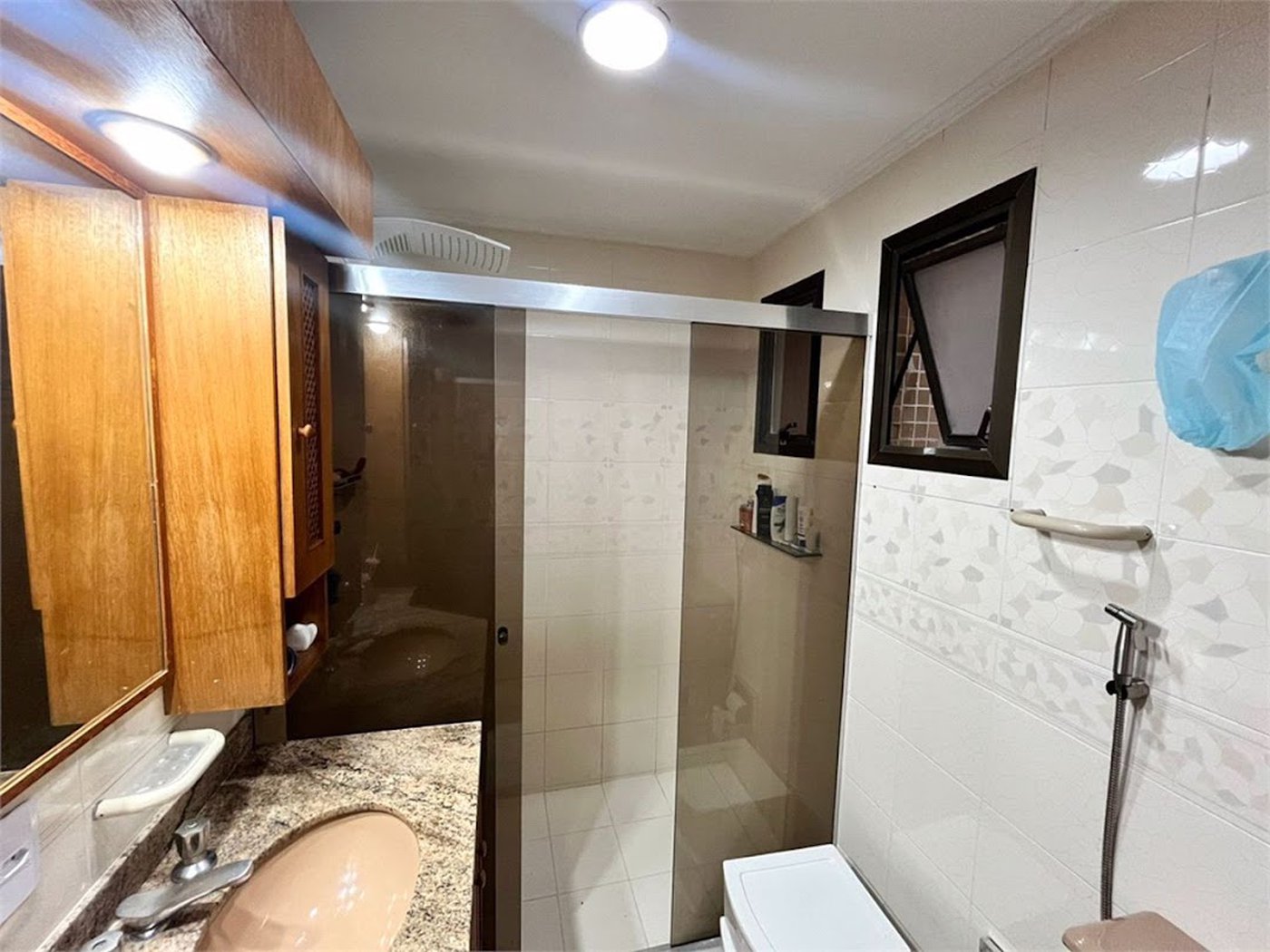 Apartamento com 2 Quartos e 2 Vagas à Venda em Pitangueiras – Guarujá/SP
