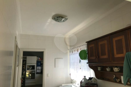 Casa à venda com 4 quartos, sendo 3 suítes, no condomínio Serra da Estrela, Atibaia - SP