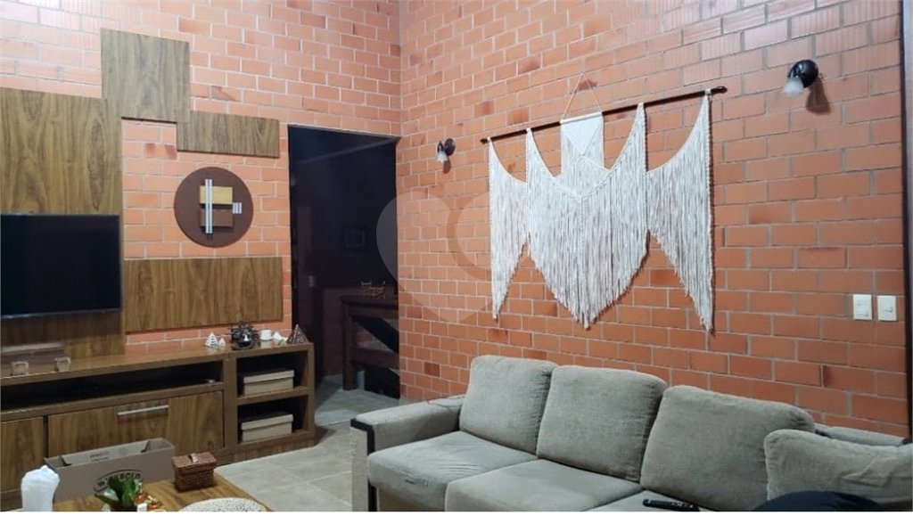 Casa Térrea à venda com 4 quartos, sendo 1 suíte,  em Parque dos Lagos, Mogi das Cruzes, SP