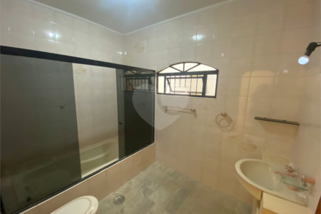 Casa à venda com 4 quartos, sendo 2 suítes,  em Jardim do Lago, Atibaia, SP