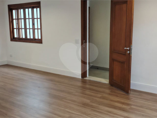 Casa de Vila à venda com 3 quartos, sendo 2 suítes,  em Santo Amaro, São Paulo, SP