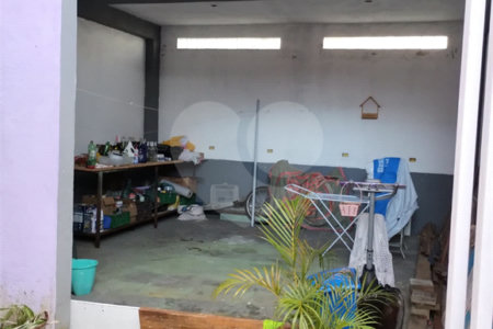 Sobrado à venda com 3 quartos, sendo 1 suíte,  em Jardim Varan, Suzano, SP