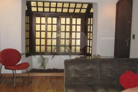 Casa à venda com 3 quartos, sendo 1 suíte, em Parque Imperial, São Paulo, SP
