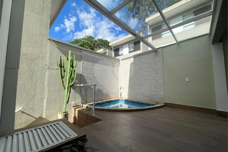 Casa à venda com 4 quartos, sendo 3 suítes,  no condomínio Domus, São Paulo - SP