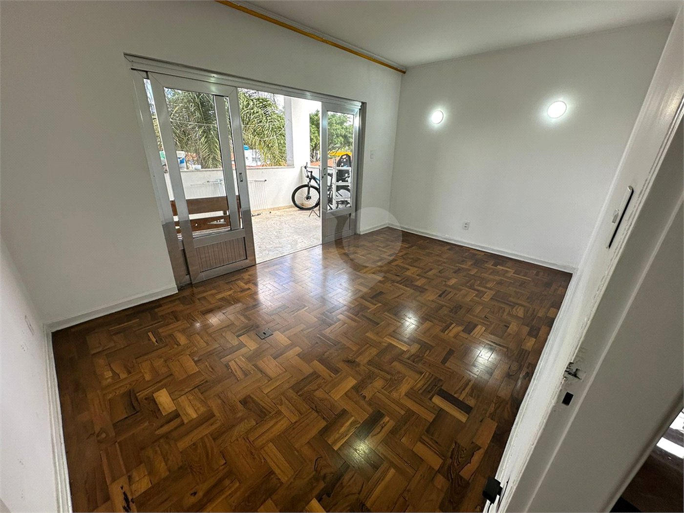 Casa à venda com 4 quartos, sendo 3 suítes, em Jardim Prudência, São Paulo, SP
