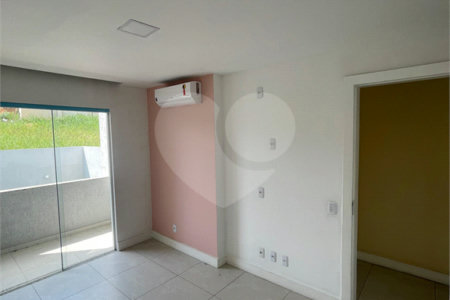 Casa à venda com 3 quartos, sendo 1 suíte, no condomínio Residencial Green Ville, Rio de Janeiro - RJ
