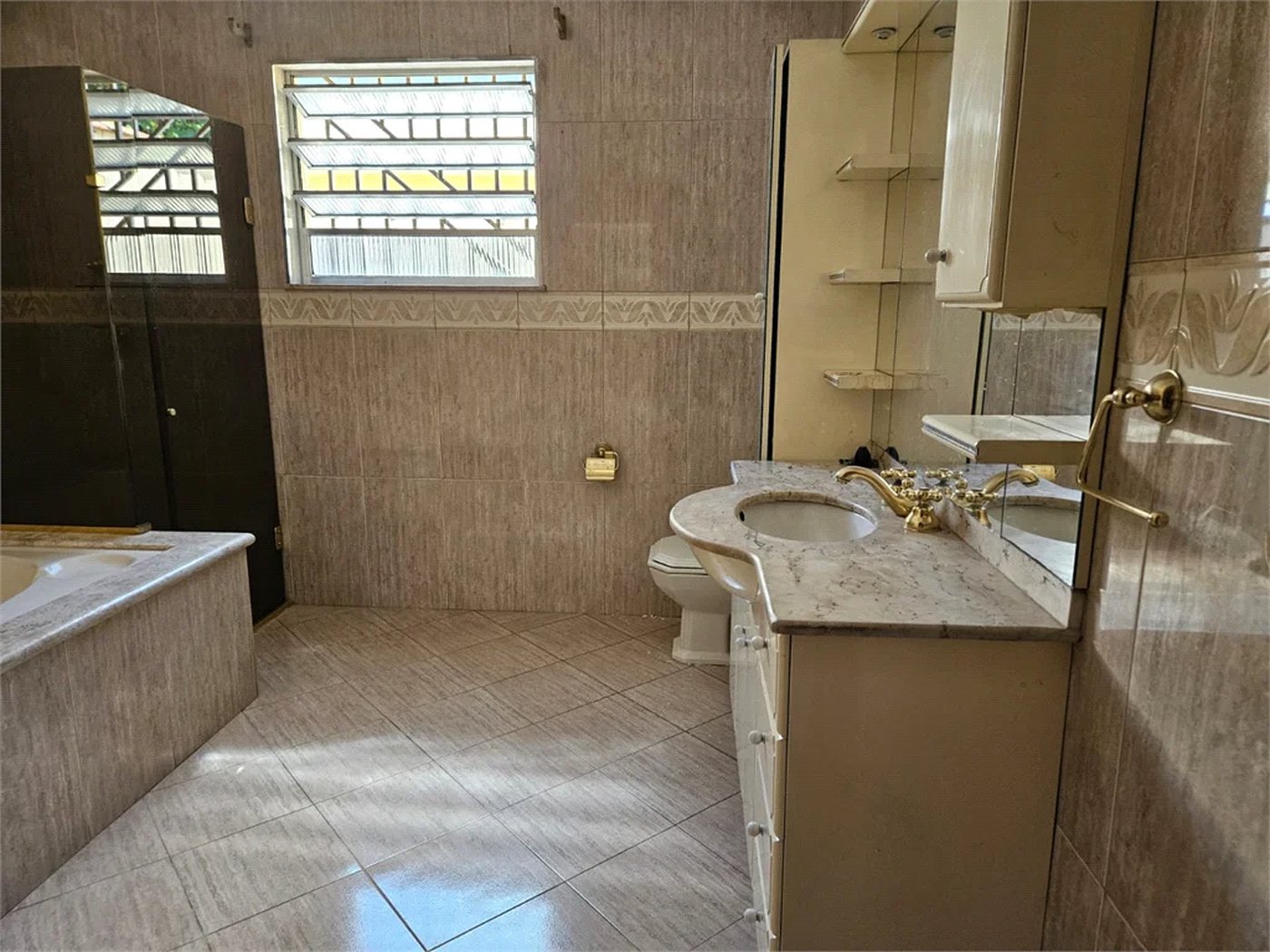 Casa à venda com 3 quartos, sendo 1 suíte, em Água Branca, São Paulo, SP