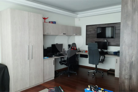 Casa à venda com 5 quartos, sendo 1 suíte, em Vila Lavínia, Mogi das Cruzes, SP