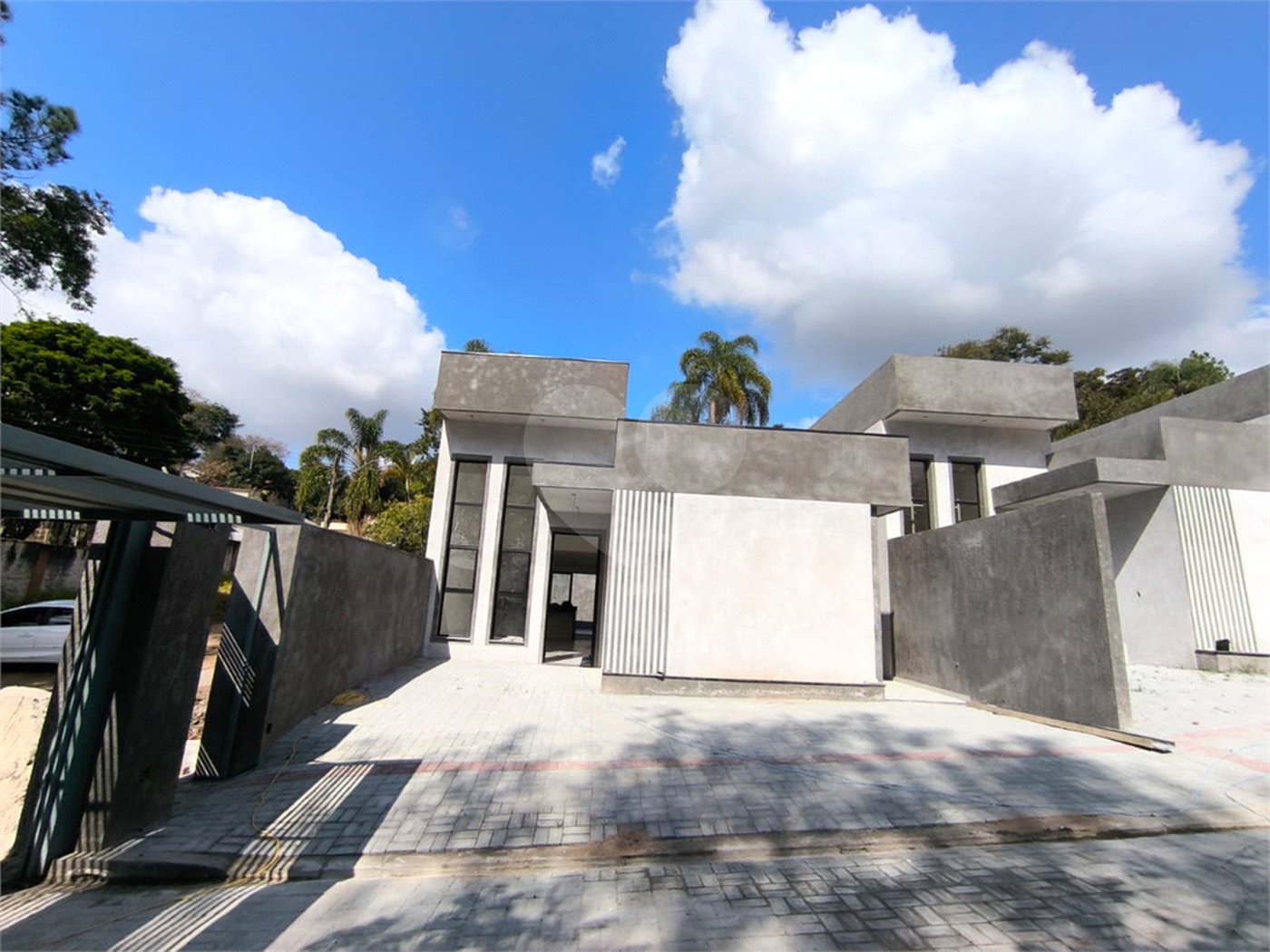 Casa à venda com 3 quartos, sendo 1 suíte, no condomínio Villagio Brasil, Atibaia - SP