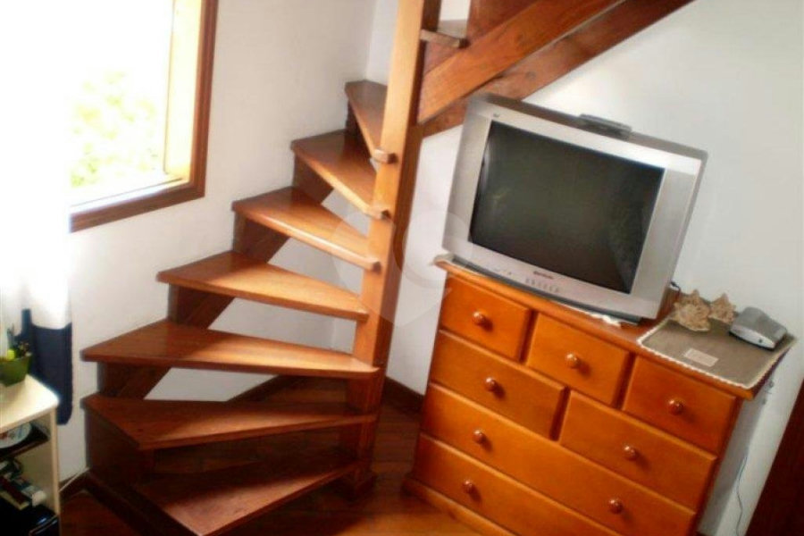 Casa à venda com 3 quartos, sendo 1 suíte, no condomínio Barbará II, São Paulo - SP