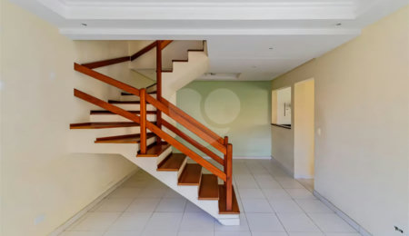 Casa à venda com 3 quartos, sendo 1 suíte, no condomínio Villa Bella, São Paulo - SP